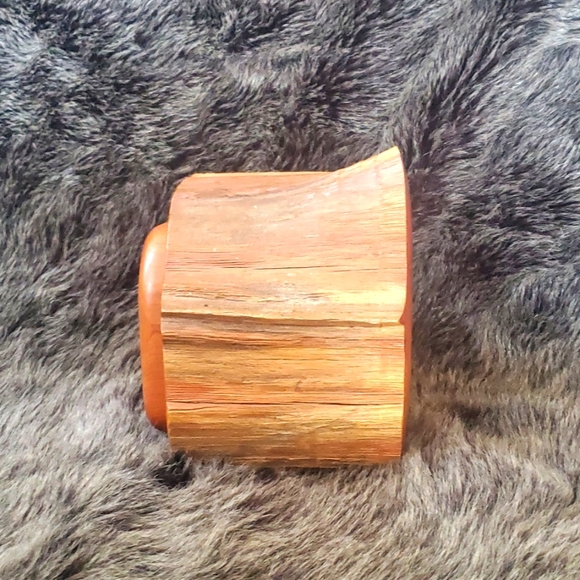 VINTAGE 1980'S FOLK ART HAND CARVED WOODEN CEDAR PUZZLE/JEWELRY BOX - Picture 4 of 10